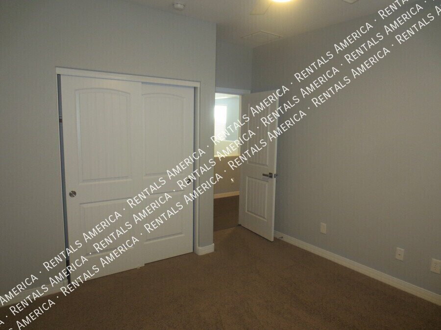 ** PRICE REDUCED **Beautiful 3/2 Home in Gilbert w/Pool ~ Move in NOW property image