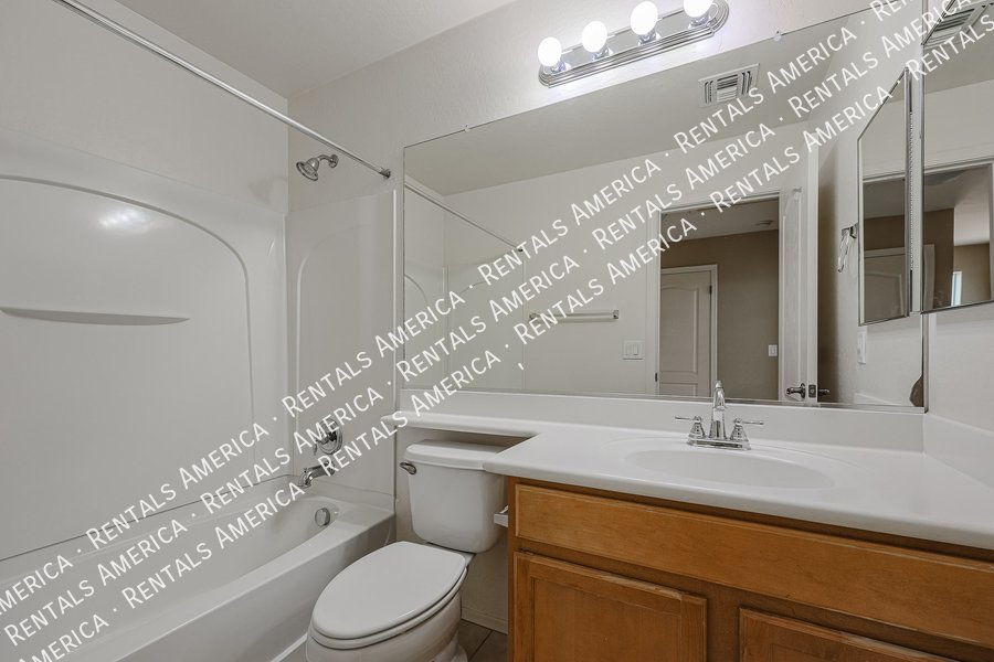 Cozy 3-bedroom house in Mesa! property image