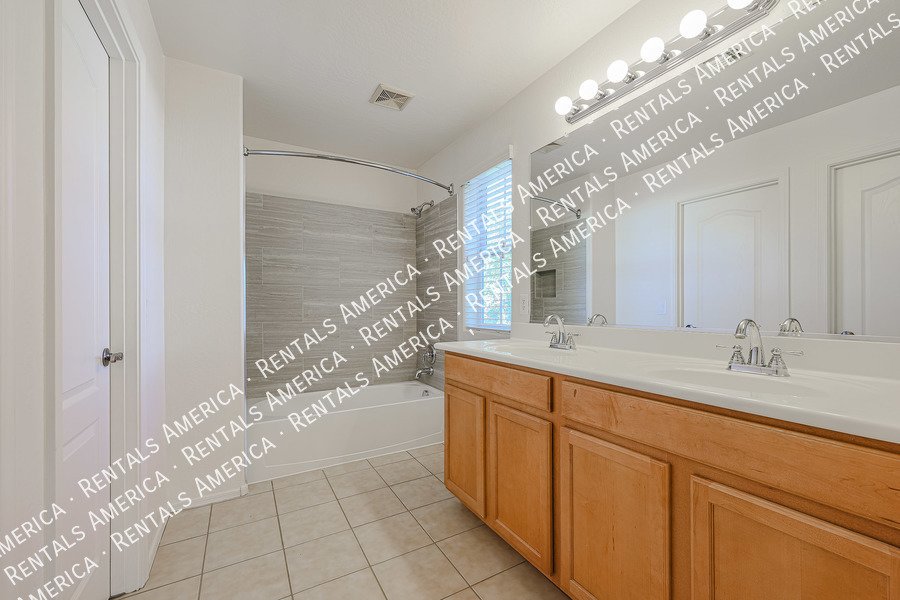 Cozy 3-bedroom house in Mesa! property image