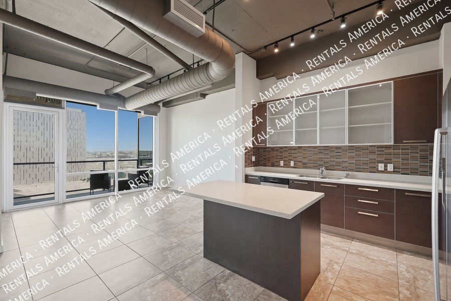 MOVE IN SPECIAL -Beautiful 1 Bedroom in the Heart of Downtown Phoenix! property image