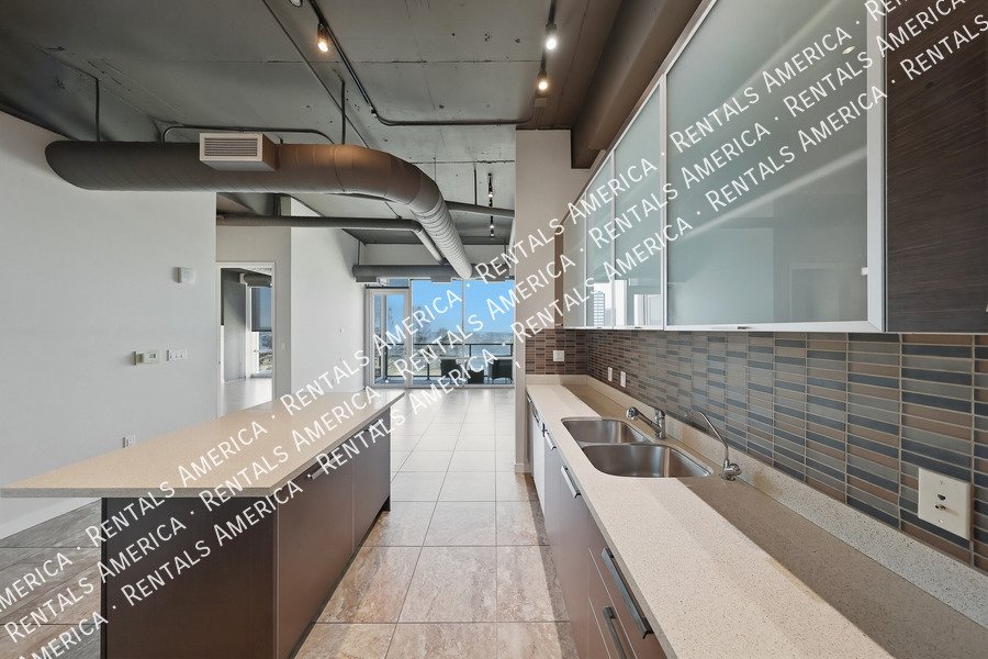 MOVE IN SPECIAL -Beautiful 1 Bedroom in the Heart of Downtown Phoenix! property image
