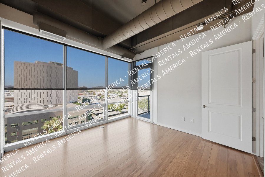 MOVE IN SPECIAL -Beautiful 1 Bedroom in the Heart of Downtown Phoenix! property image