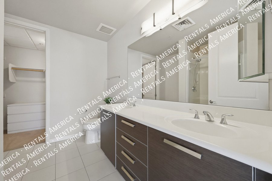 MOVE IN SPECIAL -Beautiful 1 Bedroom in the Heart of Downtown Phoenix! property image