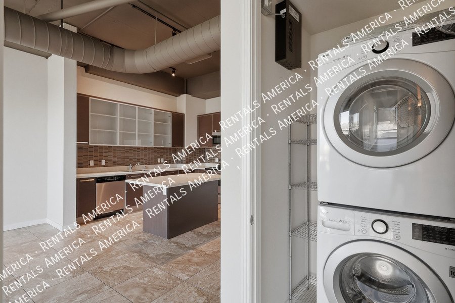 MOVE IN SPECIAL -Beautiful 1 Bedroom in the Heart of Downtown Phoenix! property image