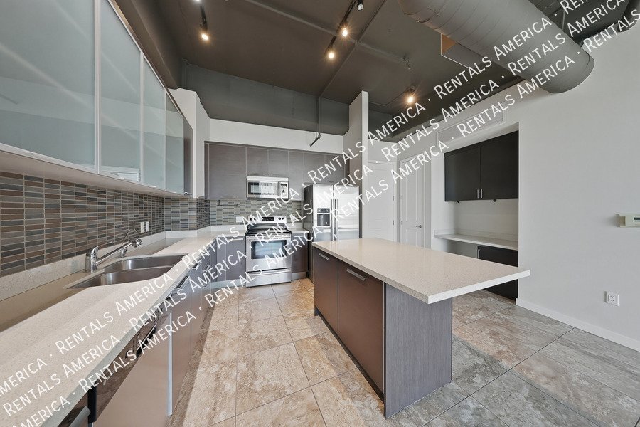 MOVE IN SPECIAL -Beautiful 1 Bedroom in the Heart of Downtown Phoenix! property image