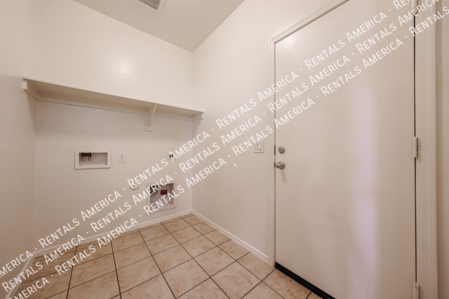 Amazing 3 Bedroom 2 Bath Single Level Home in Peoria property image