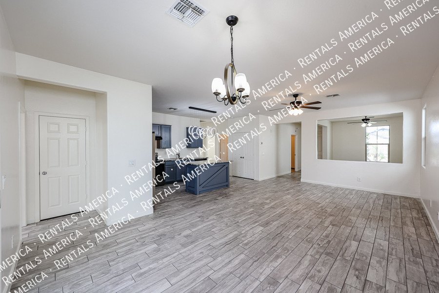 Amazing 3 Bedroom 2 Bath Single Level Home in Peoria property image
