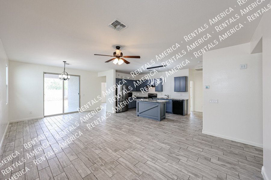 Amazing 3 Bedroom 2 Bath Single Level Home in Peoria property image