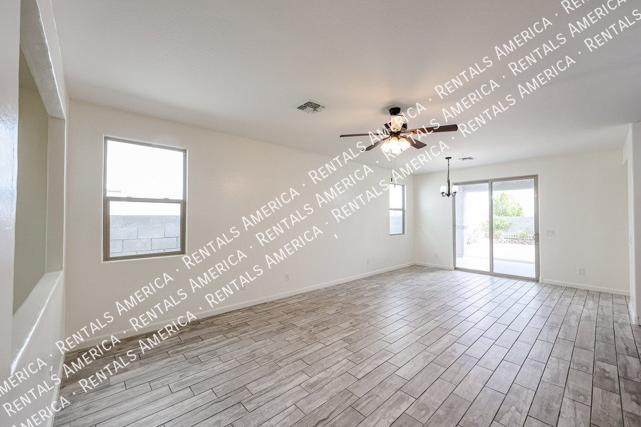 Amazing 3 Bedroom 2 Bath Single Level Home in Peoria property image