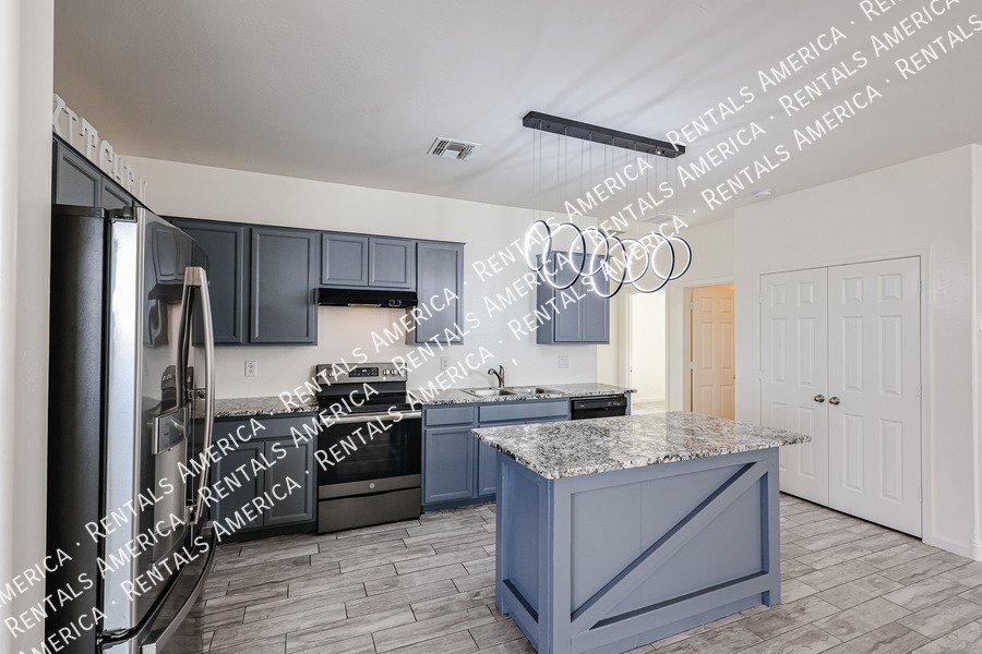 Amazing 3 Bedroom 2 Bath Single Level Home in Peoria property image