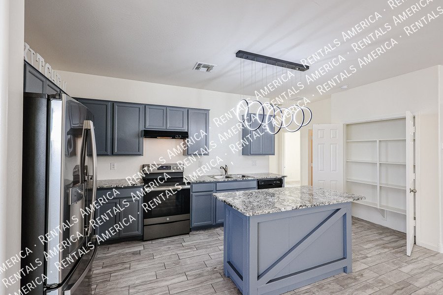 Amazing 3 Bedroom 2 Bath Single Level Home in Peoria property image