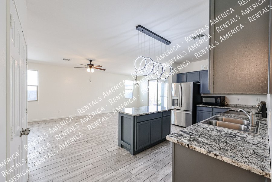 Amazing 3 Bedroom 2 Bath Single Level Home in Peoria property image