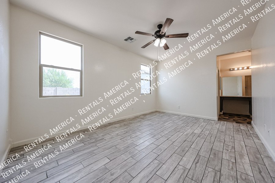 Amazing 3 Bedroom 2 Bath Single Level Home in Peoria property image