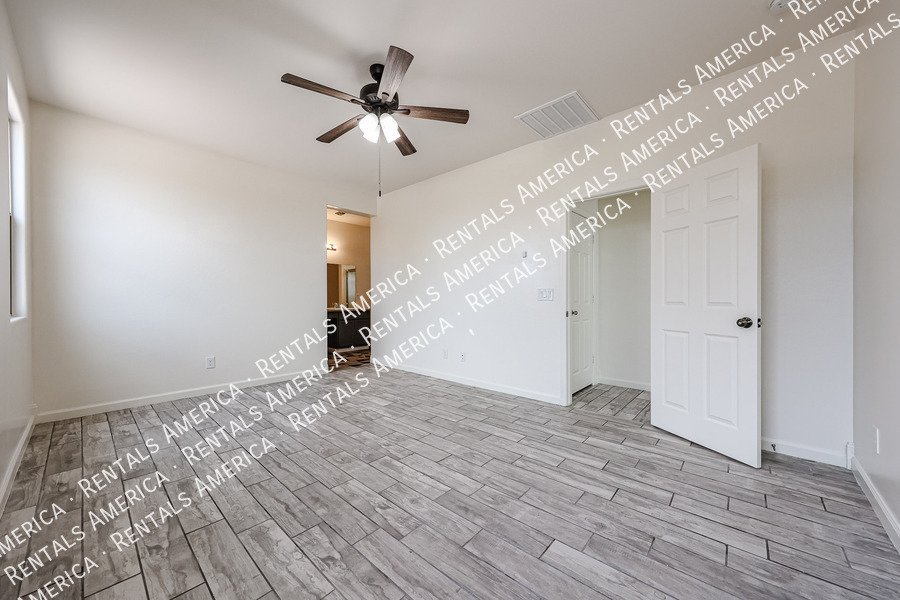 Amazing 3 Bedroom 2 Bath Single Level Home in Peoria property image