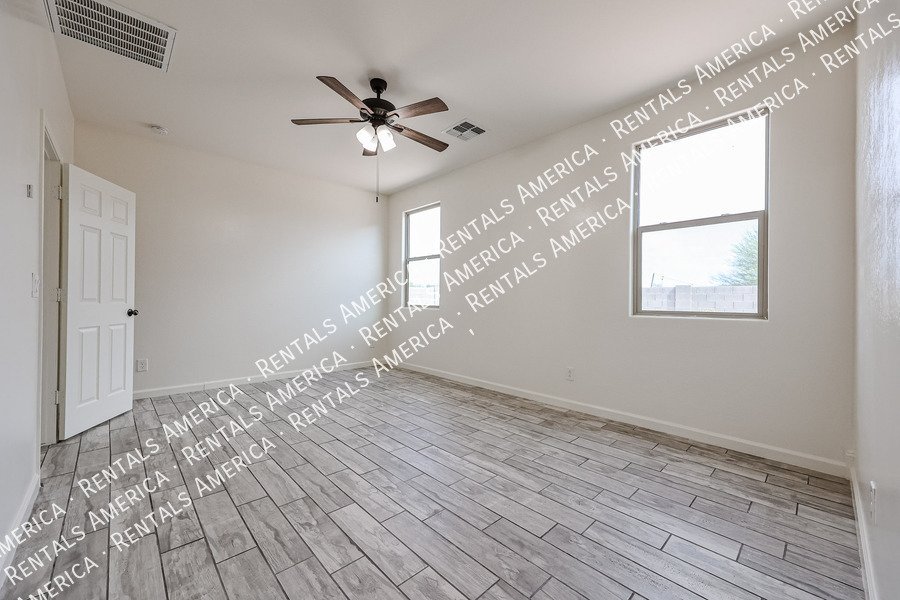Amazing 3 Bedroom 2 Bath Single Level Home in Peoria property image