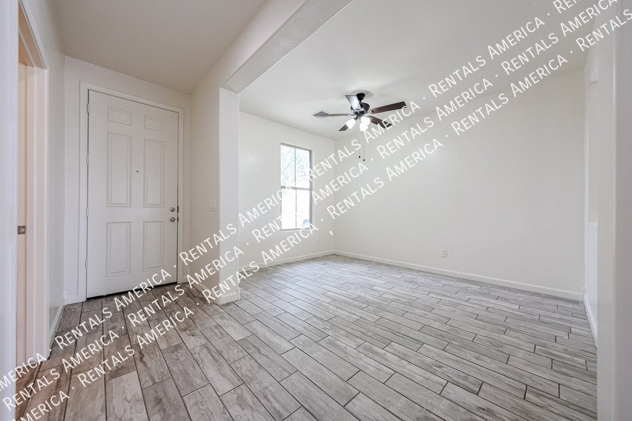 Amazing 3 Bedroom 2 Bath Single Level Home in Peoria property image