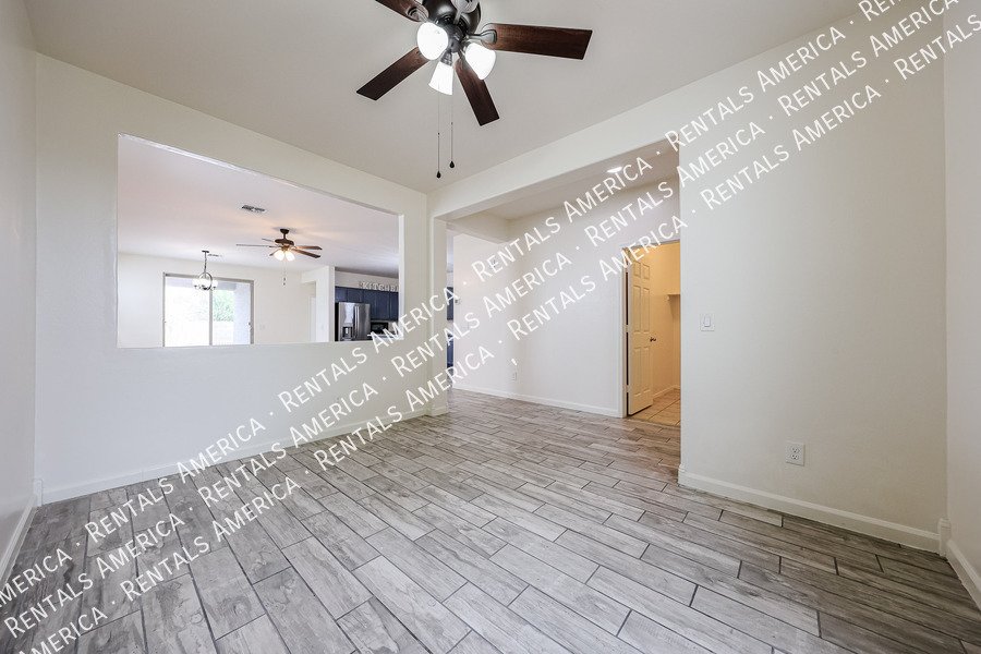 Amazing 3 Bedroom 2 Bath Single Level Home in Peoria property image