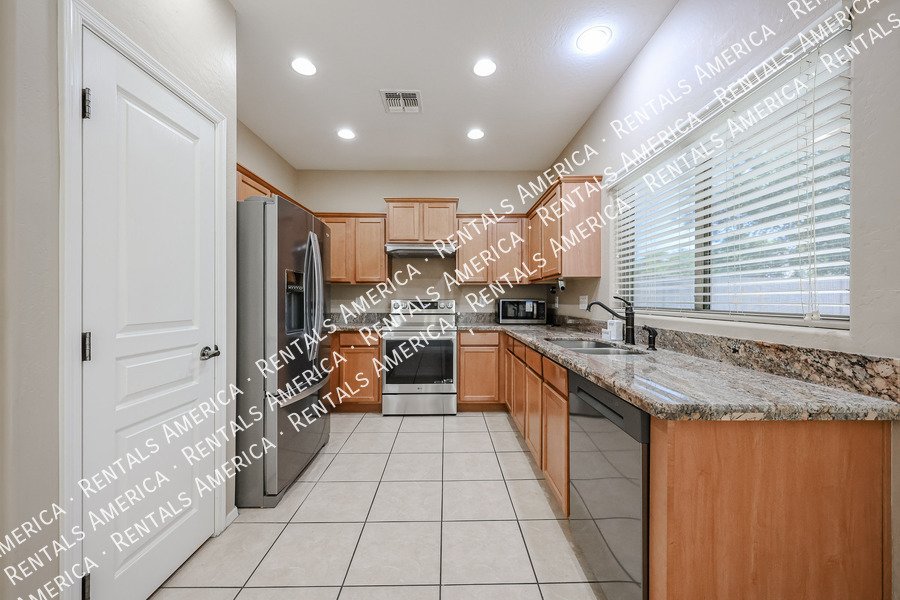 MOVE IN SPECIAL!!!!!Beautiful 3 Bedroom in Glendale! property image