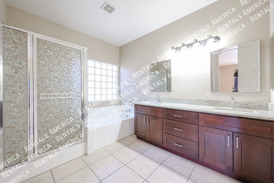 MOVE IN SPECIAL!!!!!Beautiful 3 Bedroom in Glendale! property image