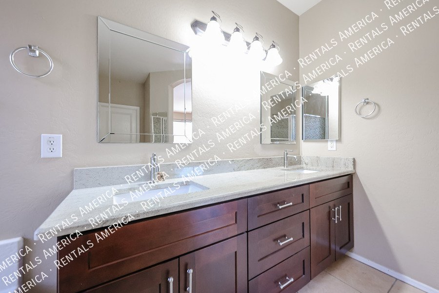 MOVE IN SPECIAL!!!!!Beautiful 3 Bedroom in Glendale! property image