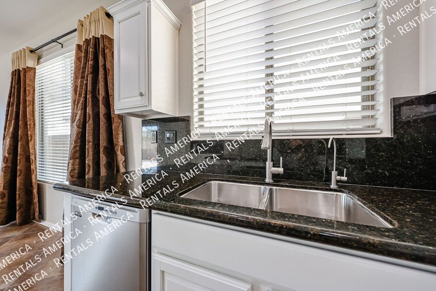 Beautiful 4-Bedroom Home with Mountain Views in Anthem property image