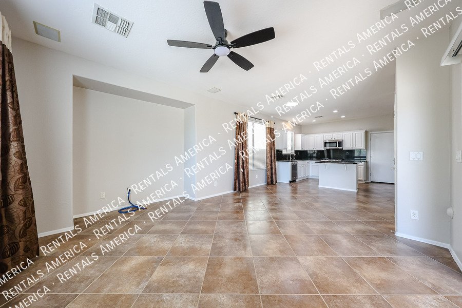 Beautiful 4-Bedroom Home with Mountain Views in Anthem property image