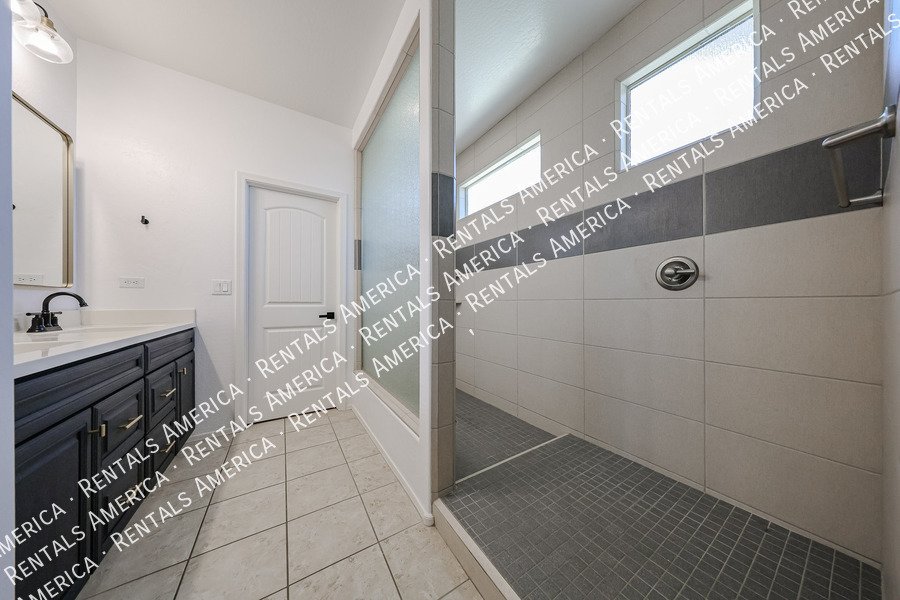 Resort-Style Living in the Highly Desirable Bridges at Gilbert! property image