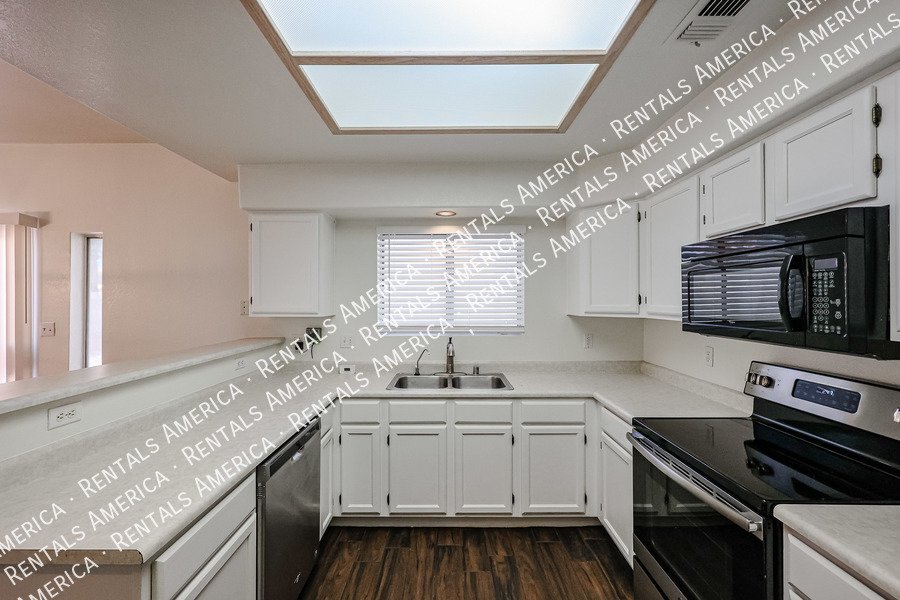 SPACIOUS VILLA W/ AMAZING VIEWS @POINTE SOUTH MOUNTAIN! property image