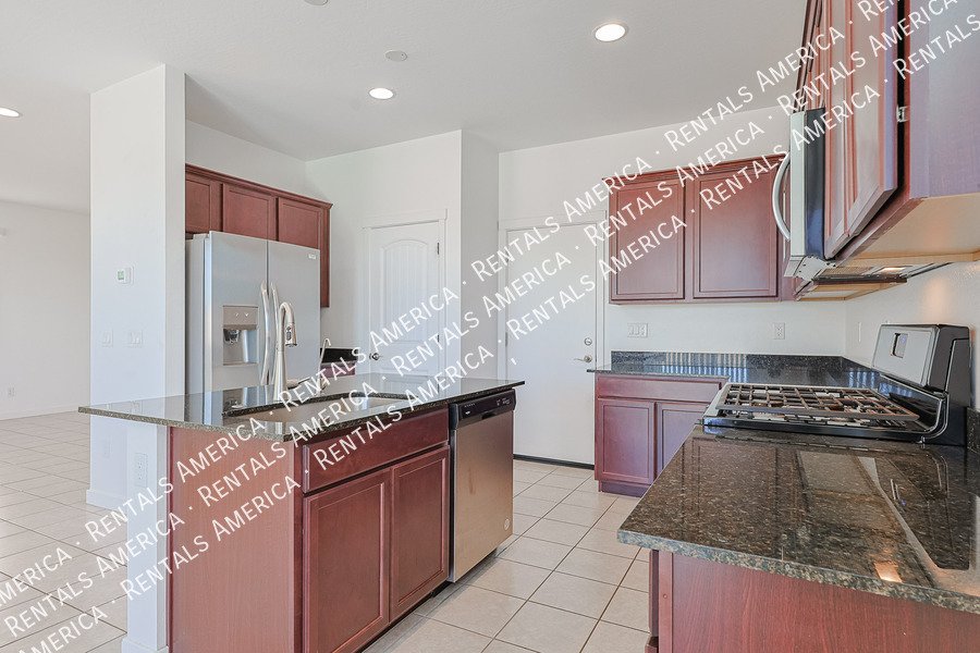 MOVE IN SPECIAL!!!!!4 bedroom 2.5 bath in Glendale property image