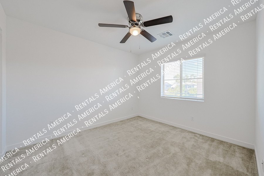 MOVE IN SPECIAL!!!!!4 bedroom 2.5 bath in Glendale property image