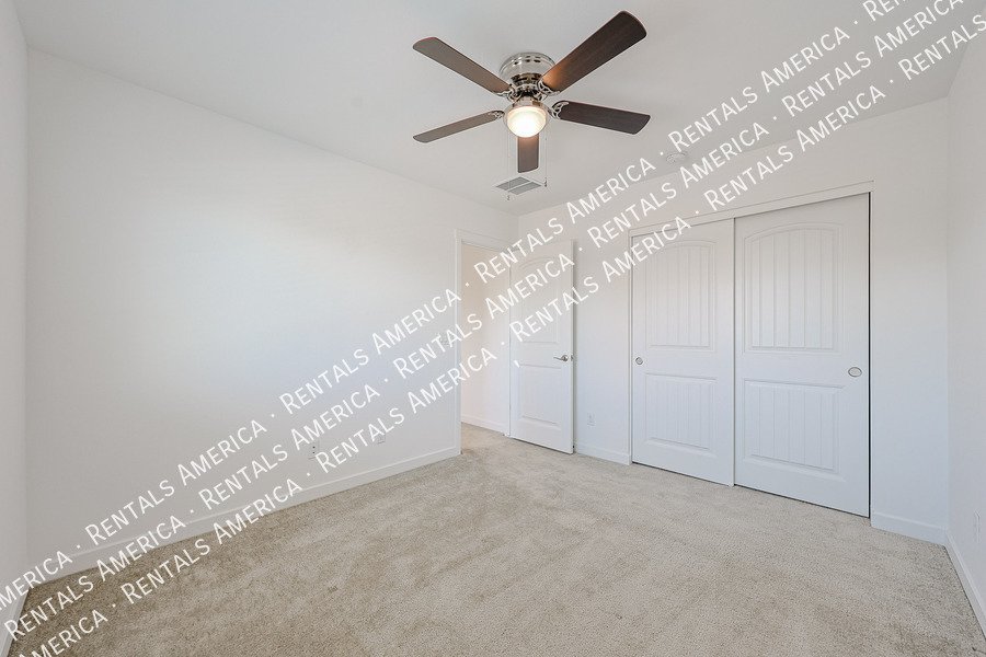 MOVE IN SPECIAL!!!!!4 bedroom 2.5 bath in Glendale property image