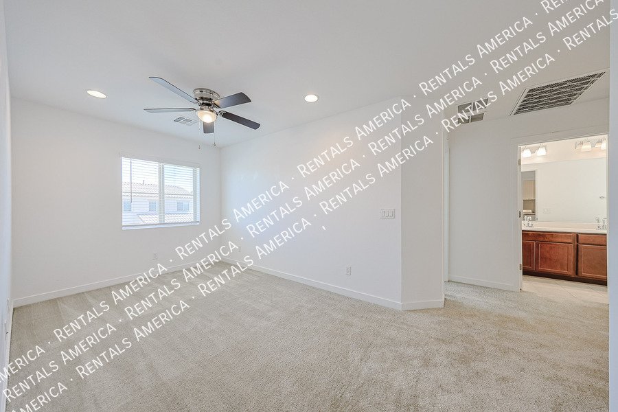 MOVE IN SPECIAL!!!!!4 bedroom 2.5 bath in Glendale property image