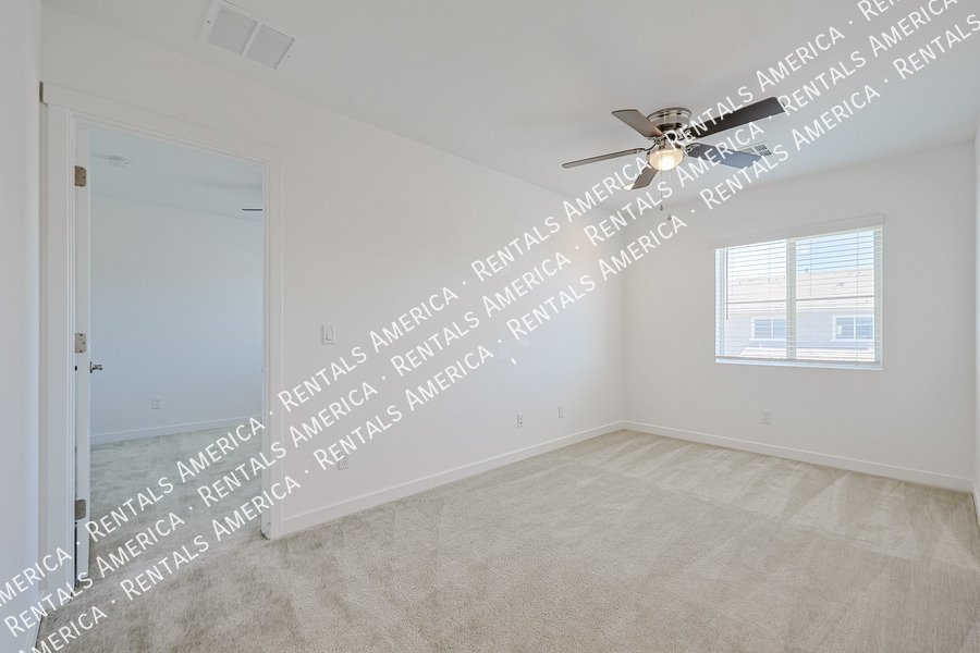 MOVE IN SPECIAL!!!!!4 bedroom 2.5 bath in Glendale property image