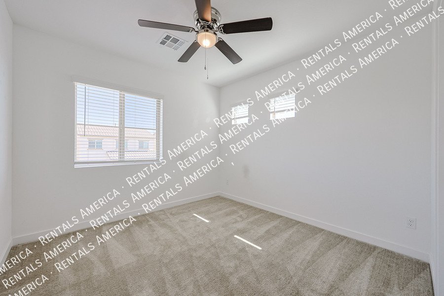MOVE IN SPECIAL!!!!!4 bedroom 2.5 bath in Glendale property image