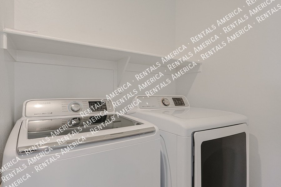 MOVE IN SPECIAL!!!!!4 bedroom 2.5 bath in Glendale property image