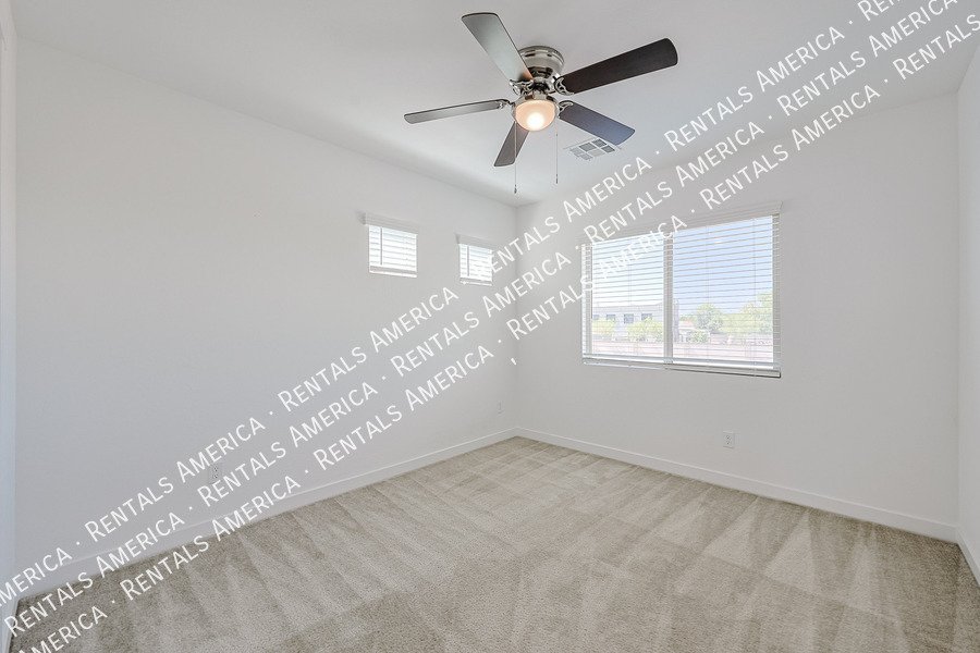 MOVE IN SPECIAL!!!!!4 bedroom 2.5 bath in Glendale property image