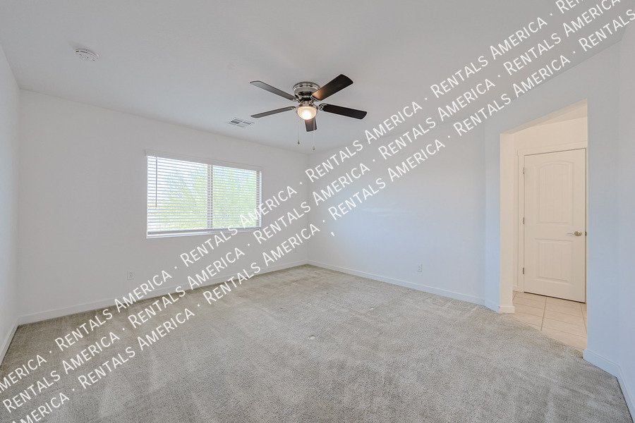 MOVE IN SPECIAL!!!!!4 bedroom 2.5 bath in Glendale property image