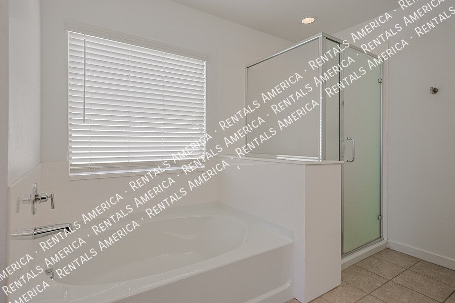 MOVE IN SPECIAL!!!!!4 bedroom 2.5 bath in Glendale property image
