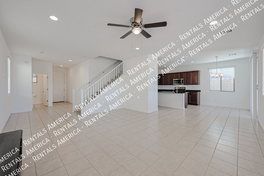 MOVE IN SPECIAL!!!!!4 bedroom 2.5 bath in Glendale property image