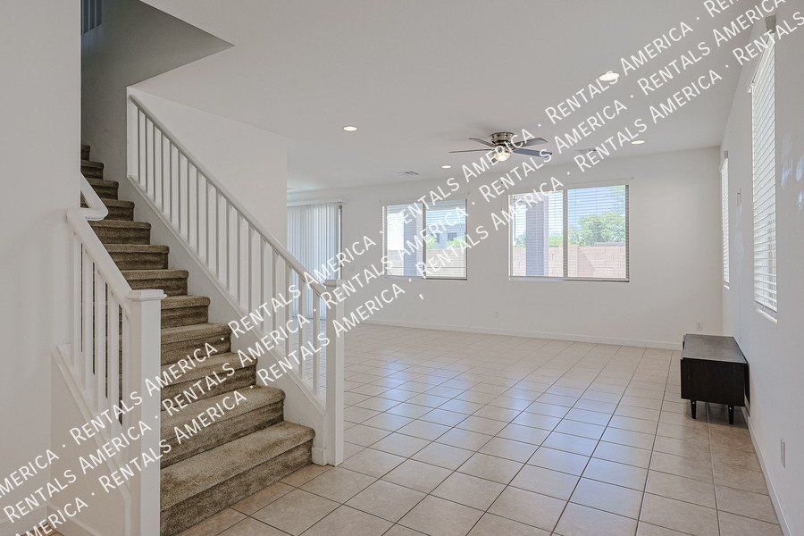 MOVE IN SPECIAL!!!!!4 bedroom 2.5 bath in Glendale property image