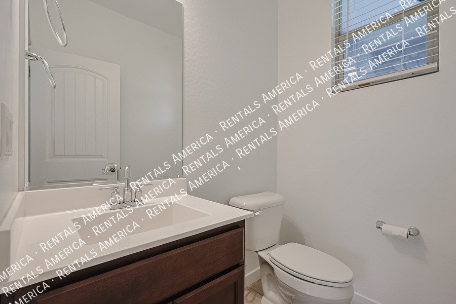 MOVE IN SPECIAL!!!!!4 bedroom 2.5 bath in Glendale property image