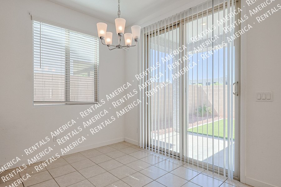 MOVE IN SPECIAL!!!!!4 bedroom 2.5 bath in Glendale property image