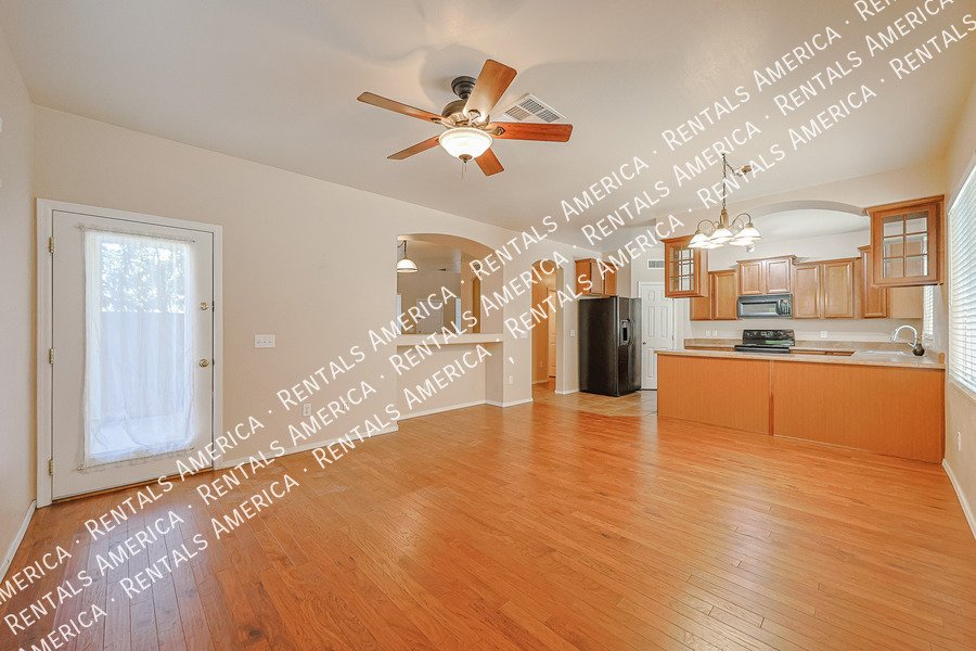 SOLAR PANELS property image