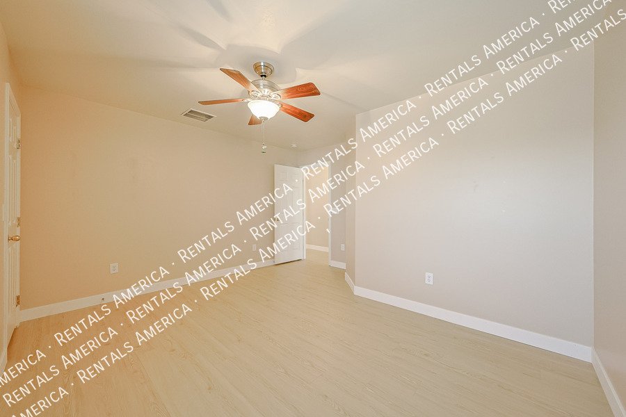 SOLAR PANELS property image
