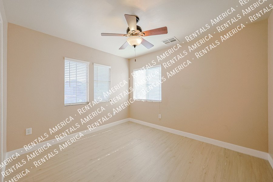 SOLAR PANELS property image