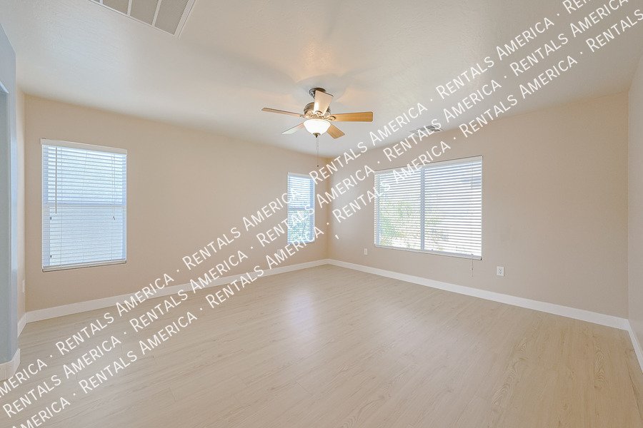 SOLAR PANELS property image