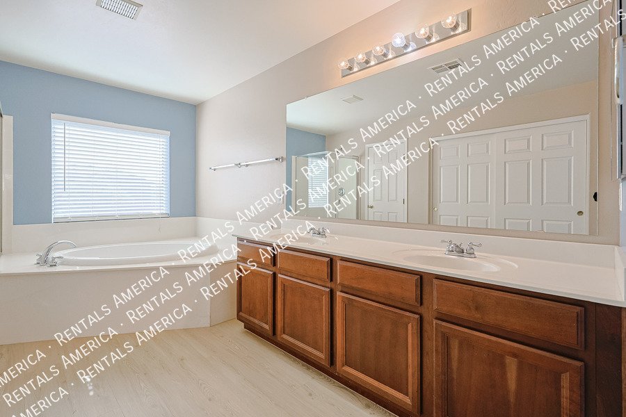 SOLAR PANELS property image