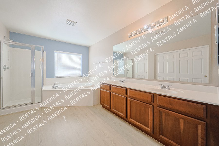SOLAR PANELS property image