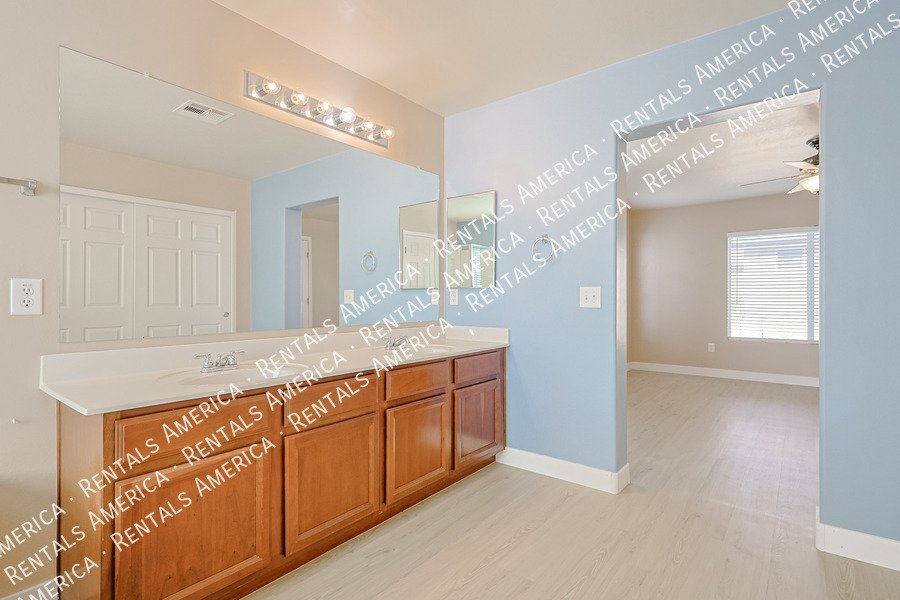 SOLAR PANELS property image