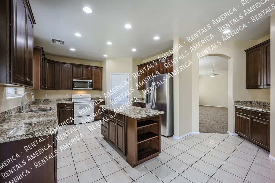 Ready for Immediate Move-In! New Carpet and Dishwasher property image